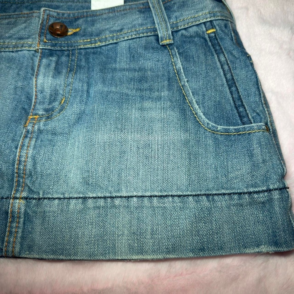 Y2K Light Wash Denim Mini Skirt ☁️ - Picture 3 of 6